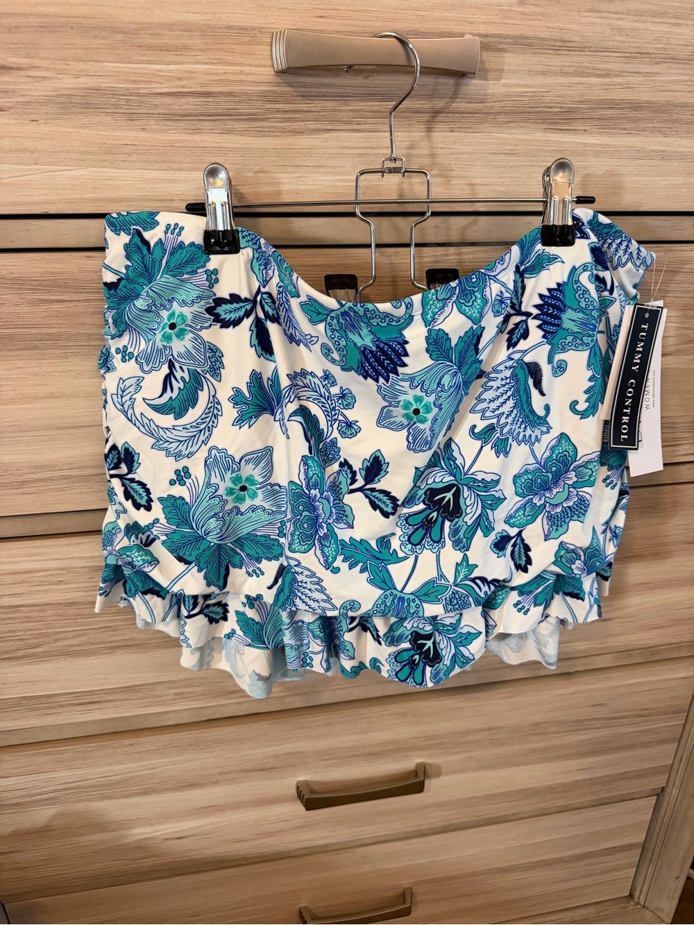 NEW La Blanca Women’s Floral Ruffle Swim Skirt in Teal & Navy- 18W